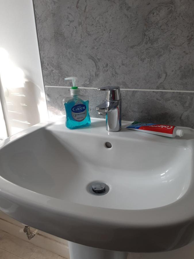 Our Guests Are Royal Apartment Higham Ferrers Exterior foto